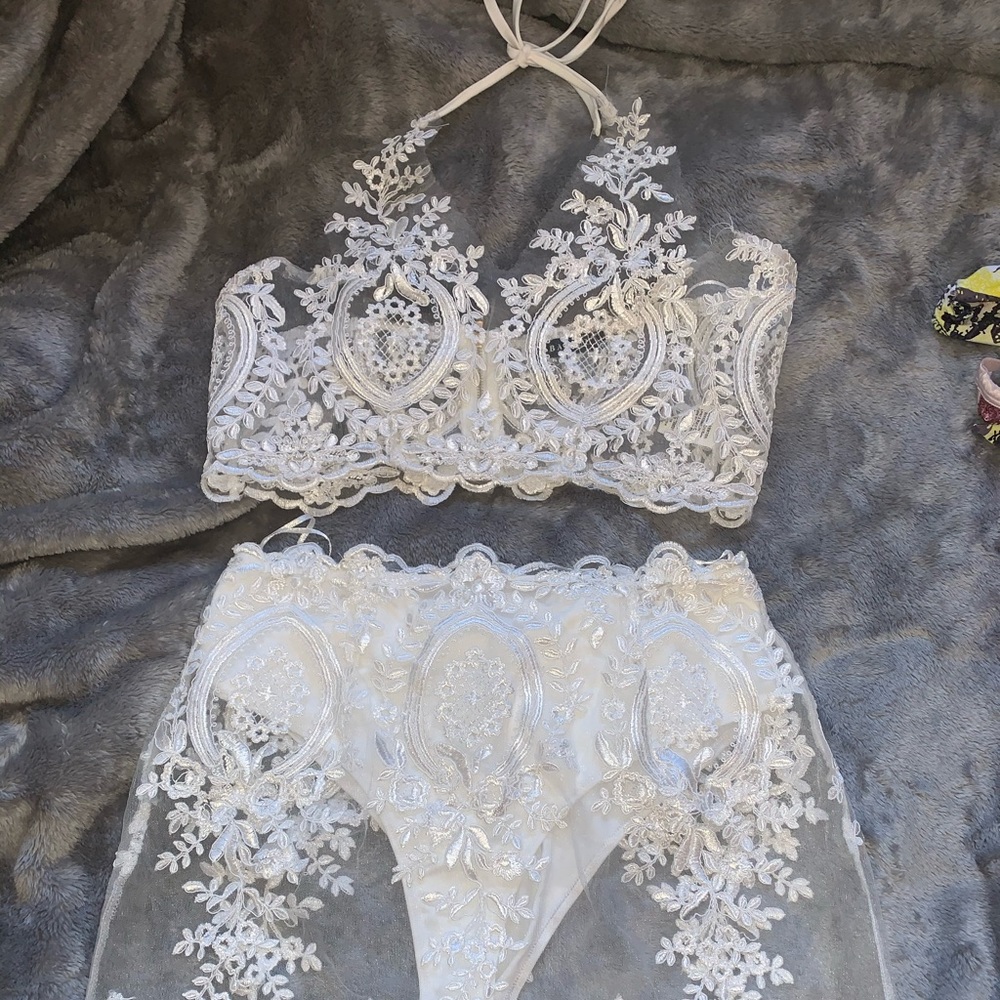 White floral mesh skirt set